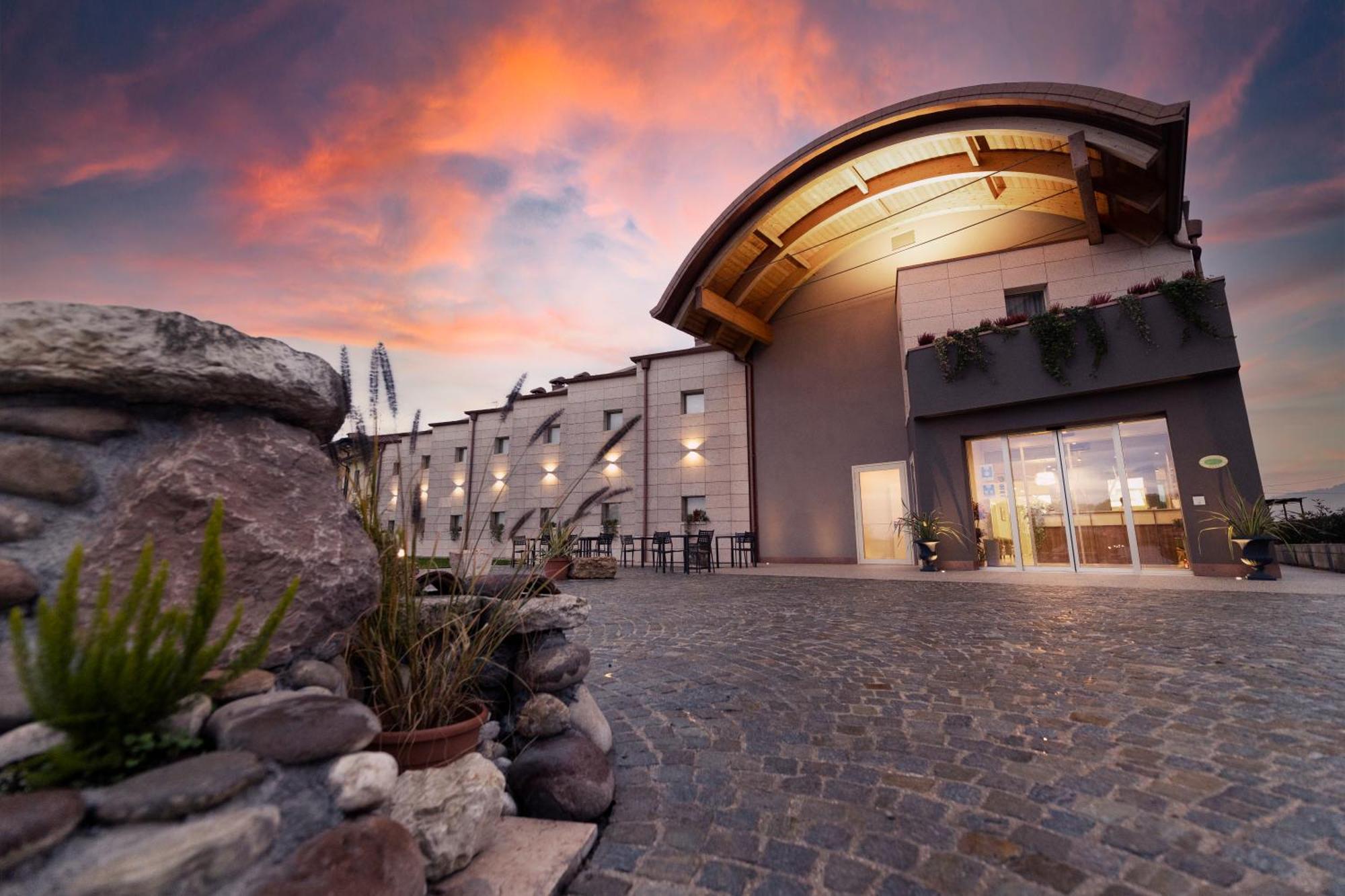 Hotel La Caporala Castel d'Azzano Ngoại thất bức ảnh