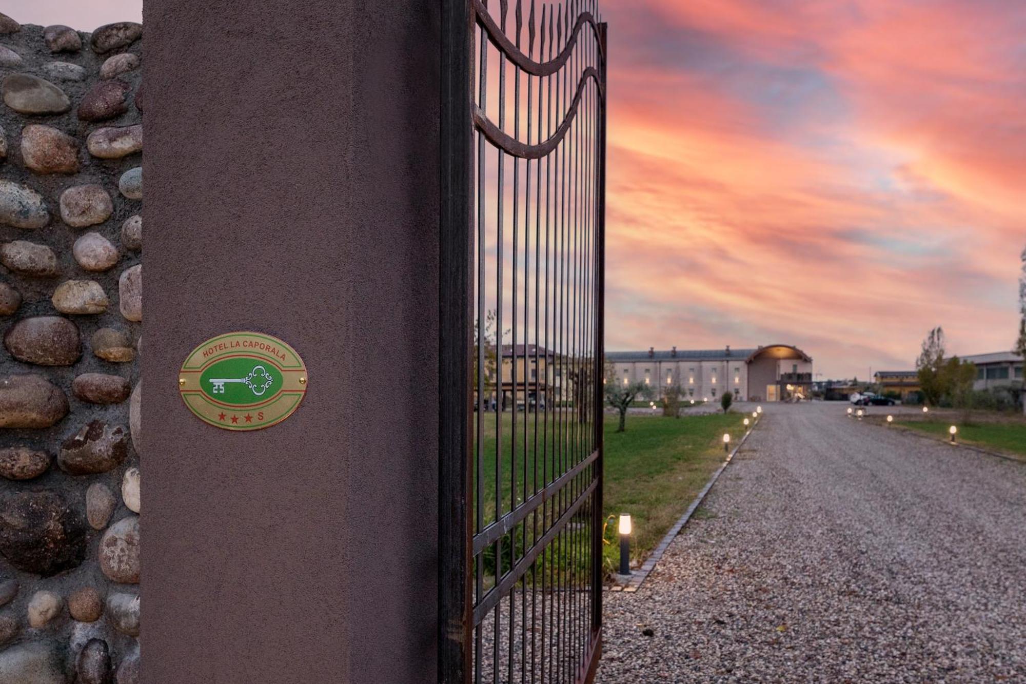 Hotel La Caporala Castel d'Azzano Ngoại thất bức ảnh