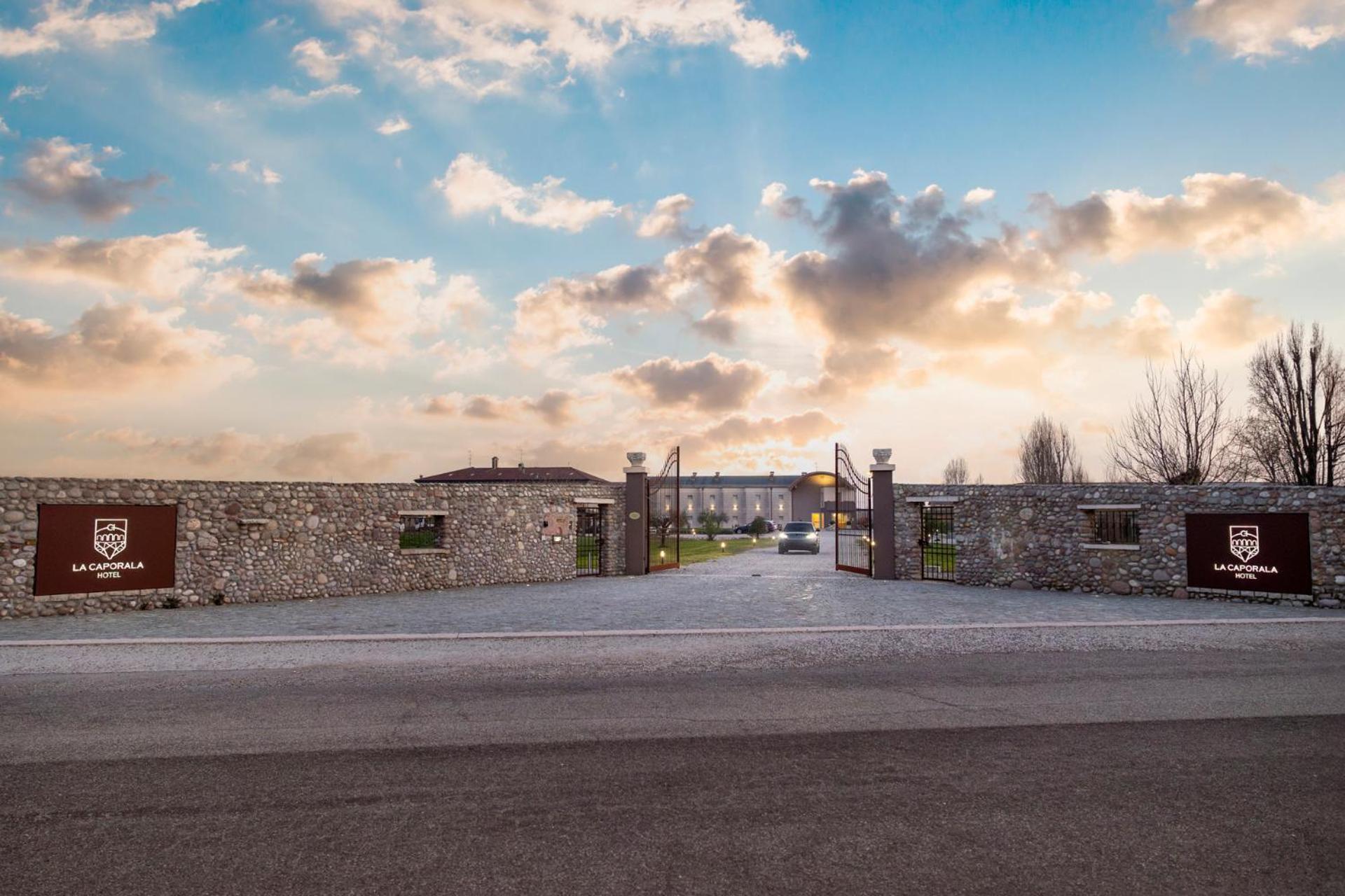 Hotel La Caporala Castel d'Azzano Ngoại thất bức ảnh