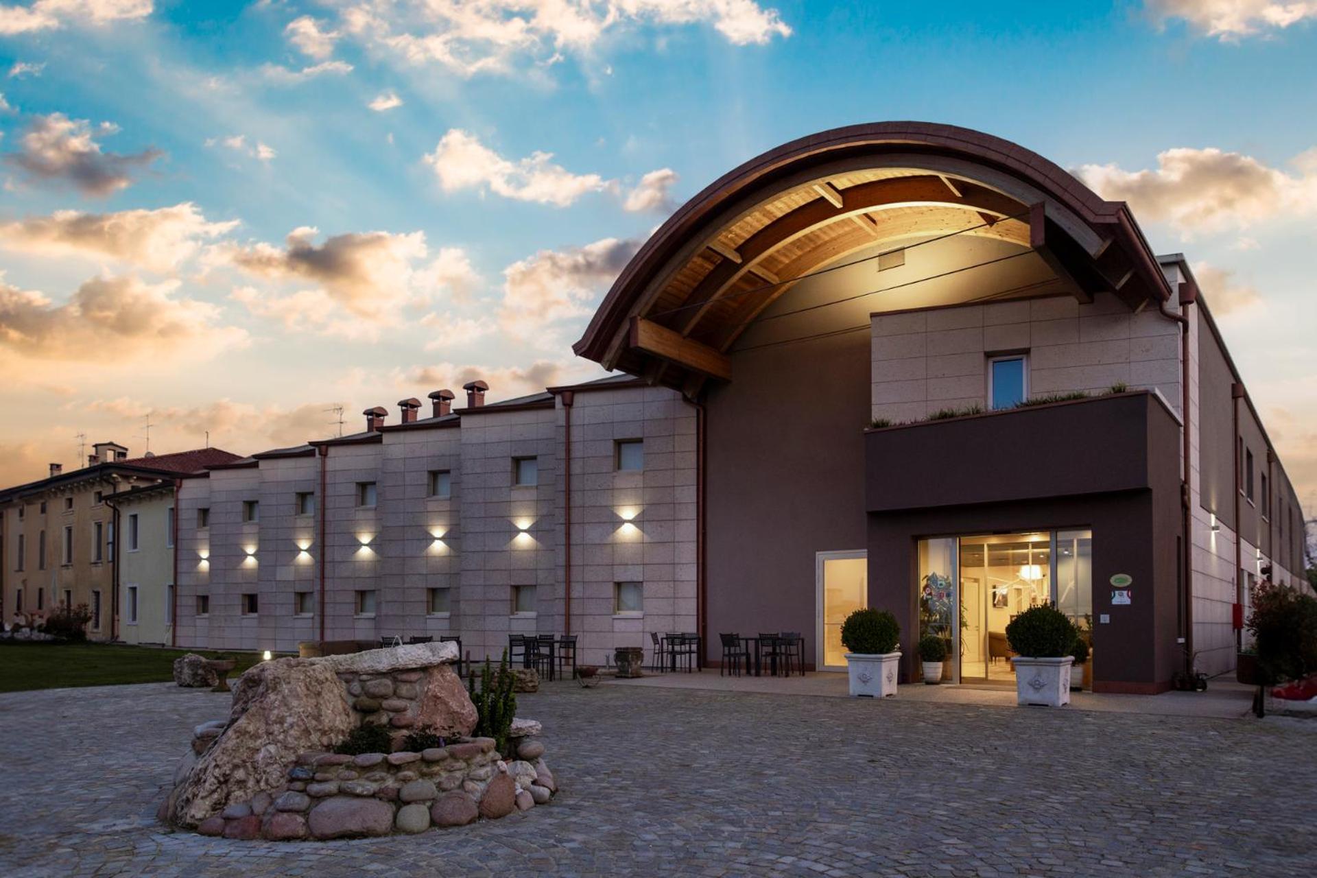 Hotel La Caporala Castel d'Azzano Ngoại thất bức ảnh